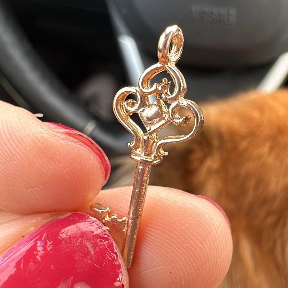 Beautiful 14k gold charm pendant. handmade vintage in Italy ☀️ Rare find 🌸